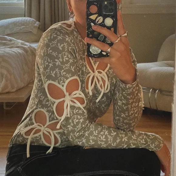 Vintage Floral Cut Out Long Sleeve Shirt - Picture 6 of 14